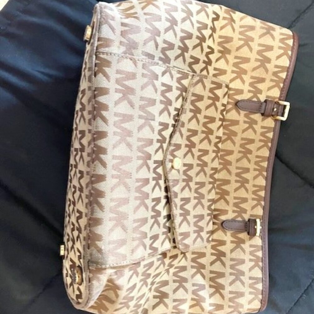 Michael Kors tote- NEEDS NEW STRAPS